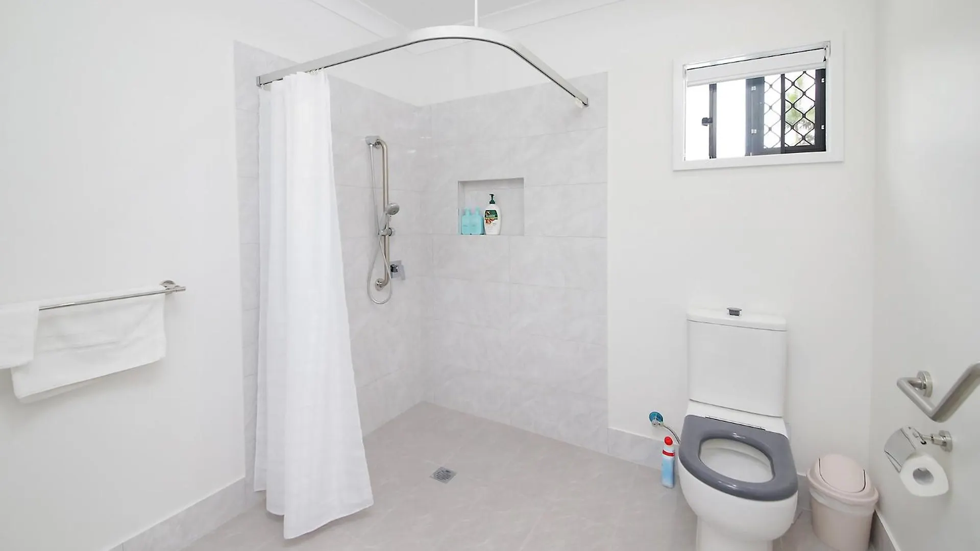 Modern Serene Studio With Free Parking & New Build Homestay